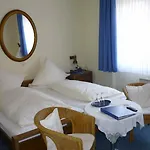 Zur Winzergenossenschaft Hotell Ernst