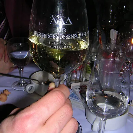 Zur Winzergenossenschaft Отель Эрнст