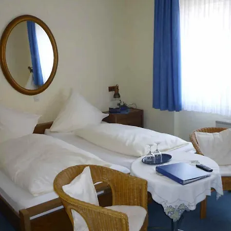 Zur Winzergenossenschaft Отель Эрнст